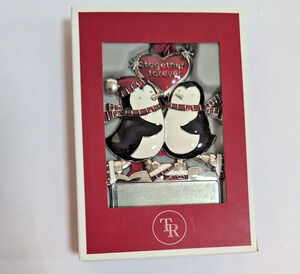 Things Remembered 2006 Xmas Ornament Penguin Couple Together Hangable